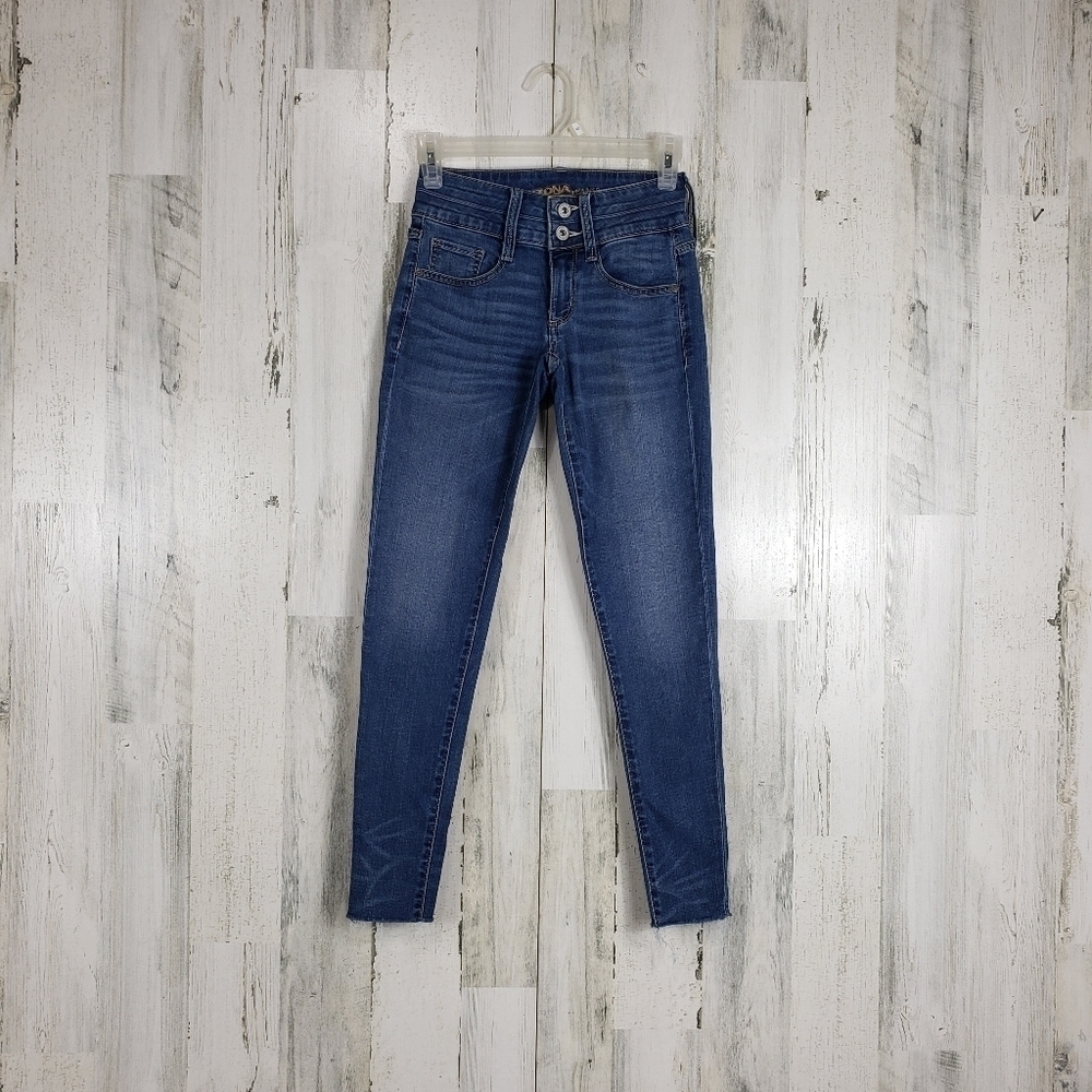 Arizona raw hem ankle jeans size 0